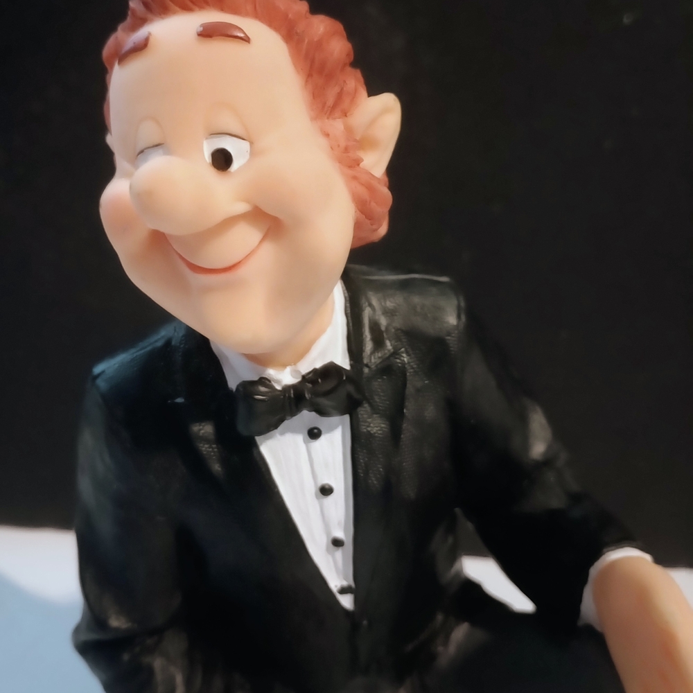 Vintage James The Butler Wine Bottle Holder Resin Butler Server Statue Bar Decor
